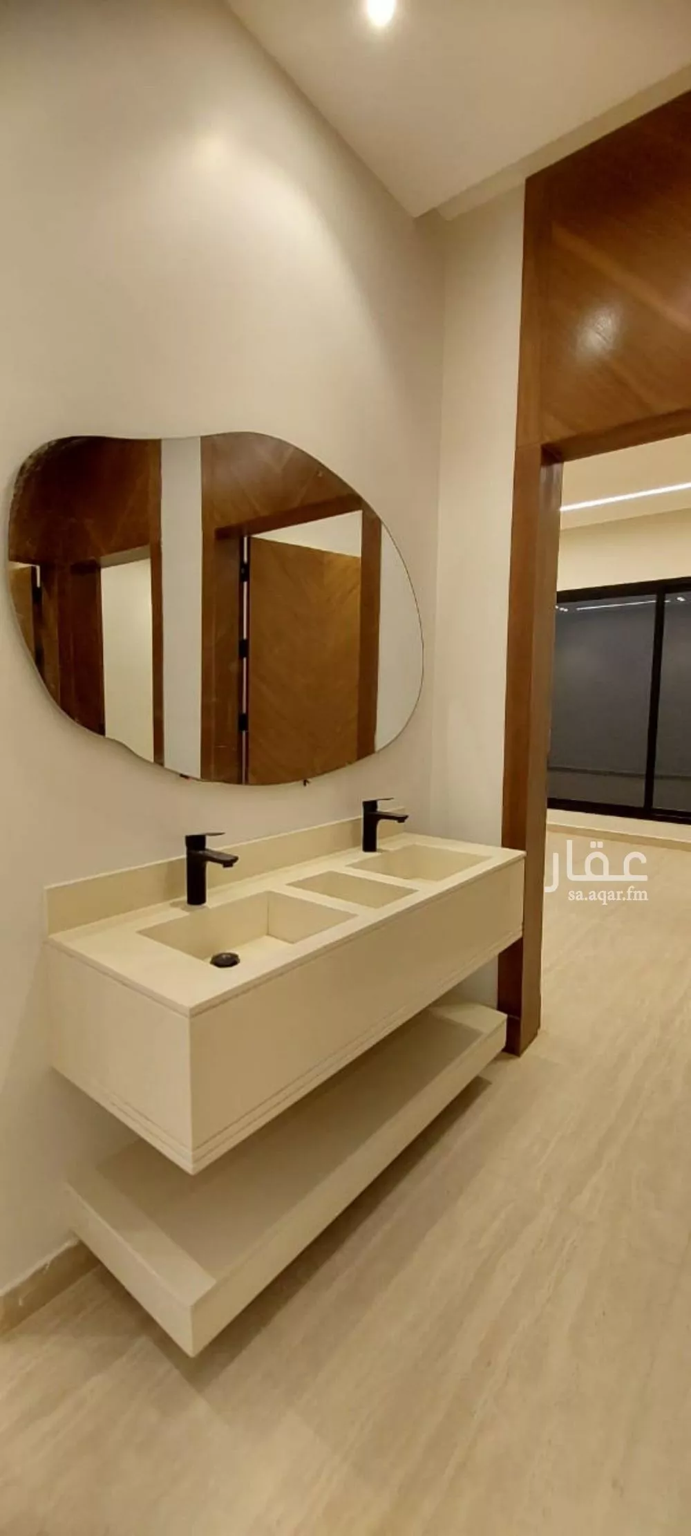 8 bedroom floor in Tuwaiq 10