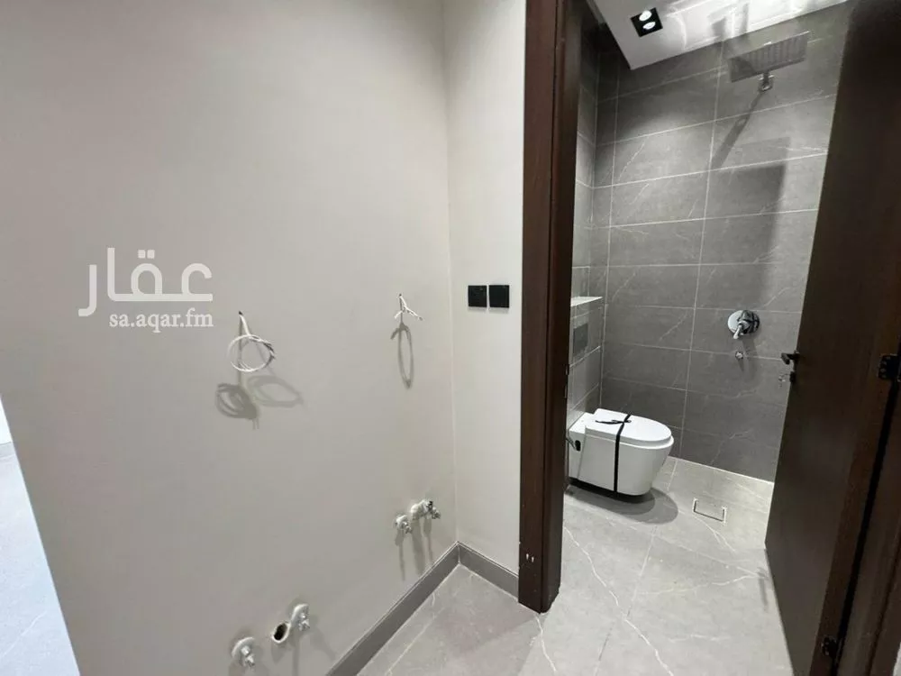 4 bedroom floor in Ishbiliyah 19