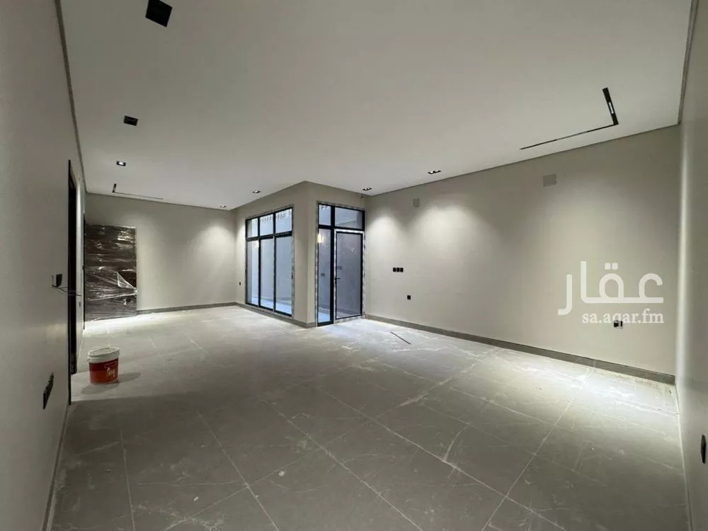 4 bedroom floor in Ishbiliyah 9