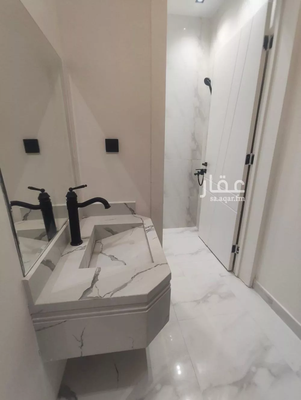 5 bedroom floor in Al Hazm 5
