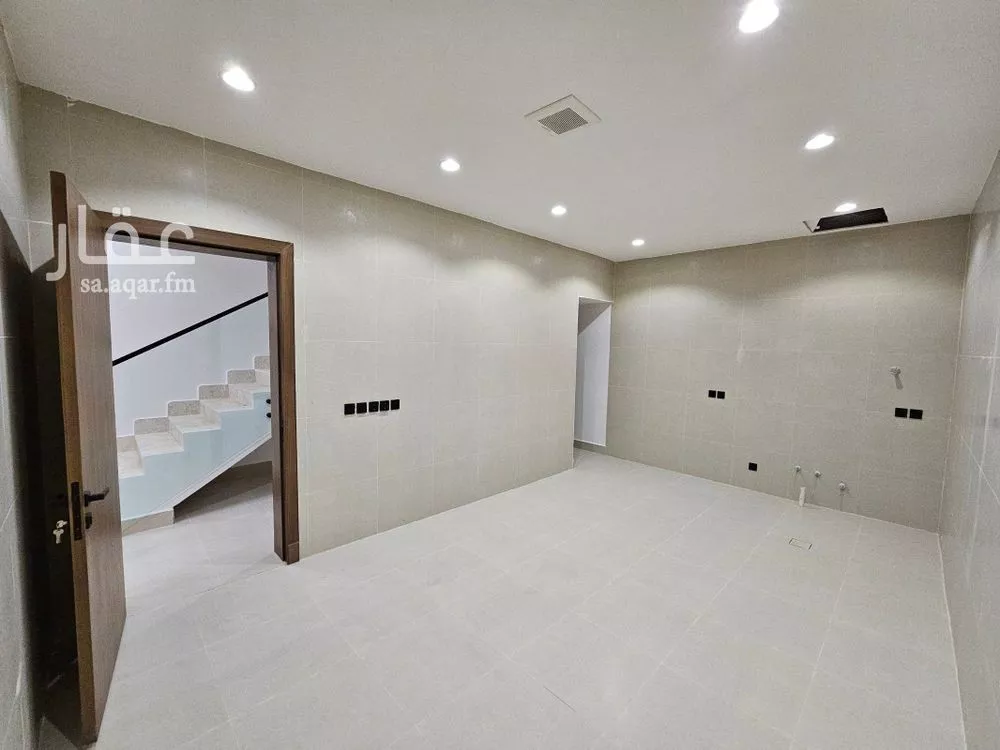 5 bedroom floor in Al Maizilah 15
