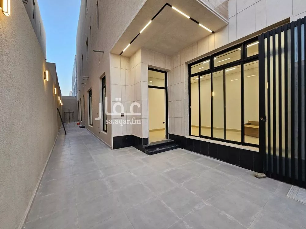 5 bedroom floor in Al Maizilah 3