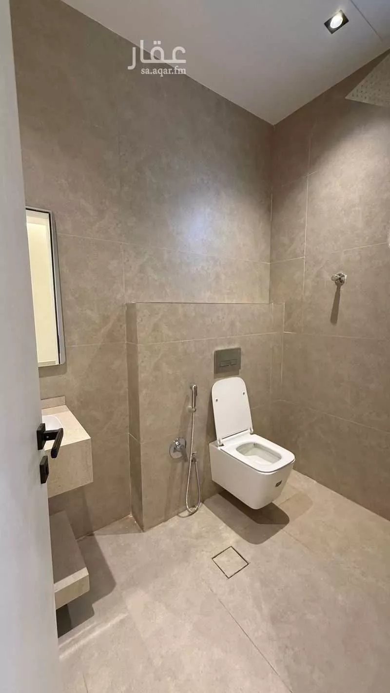 7 bedroom floor in Al Maizilah 17