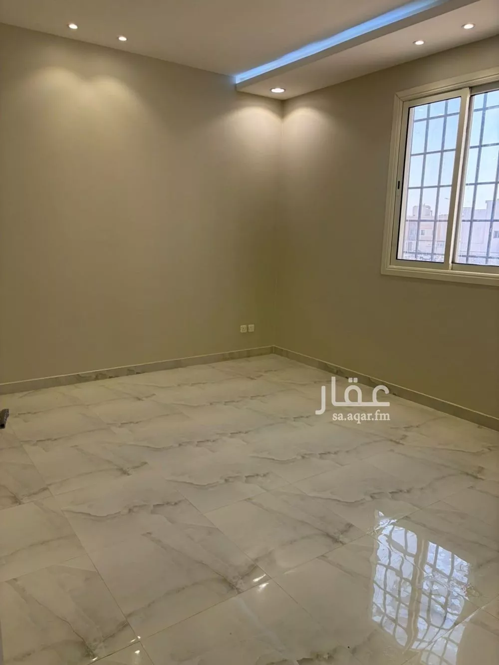 الطابق في العارض
