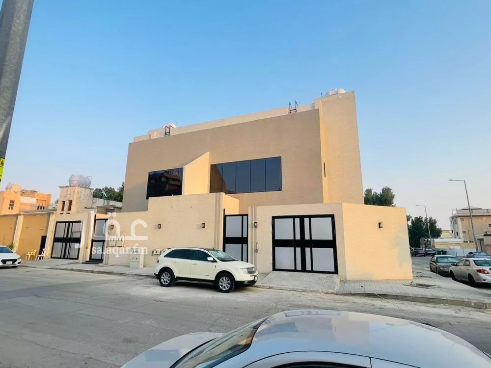 3 bedroom floor in Al Malaz 3