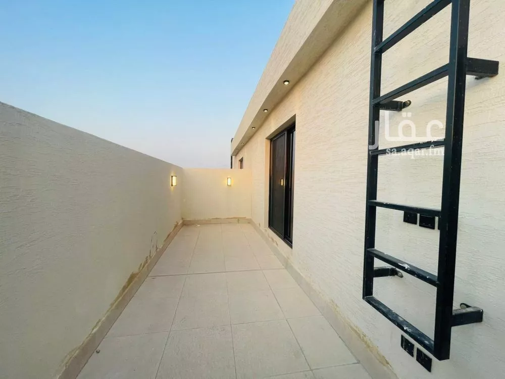 3 bedroom floor in Al Malaz 4