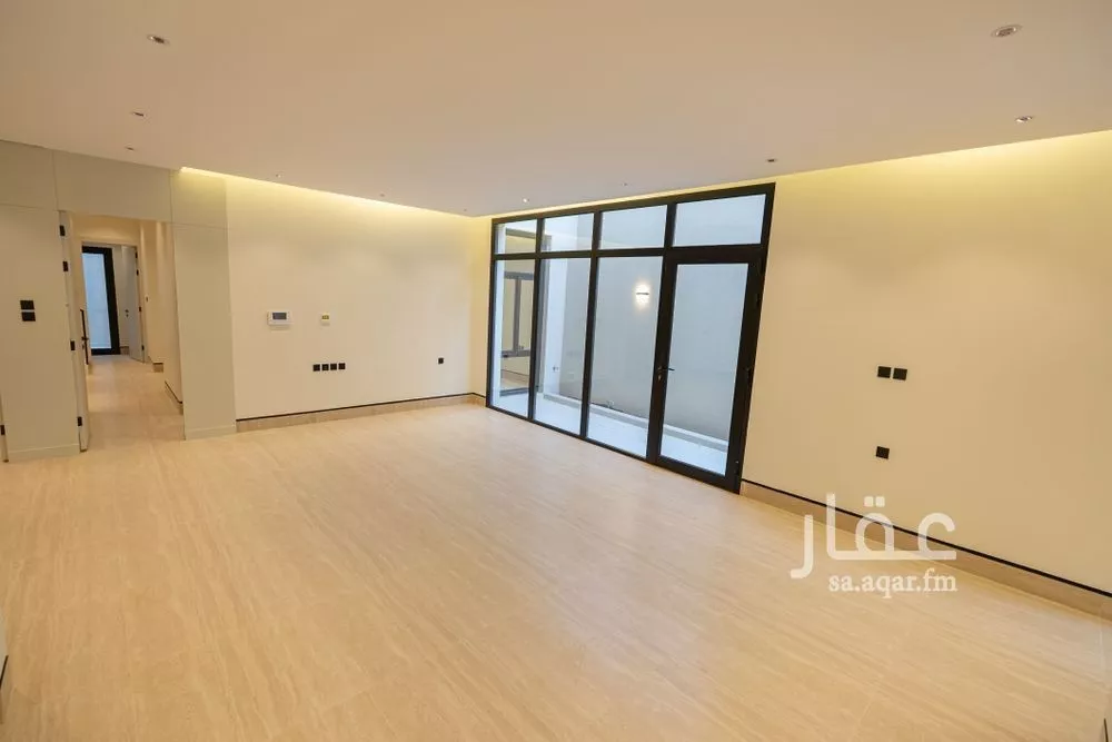 4 bedroom floor in Al Qairawan 9