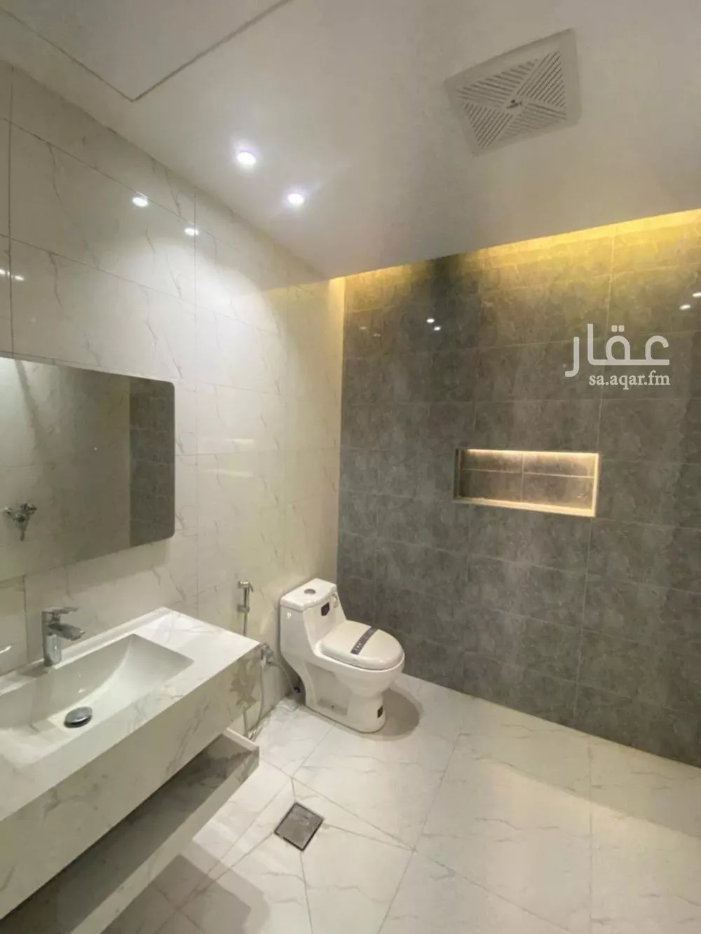 3 bedroom floor in Okaz 15