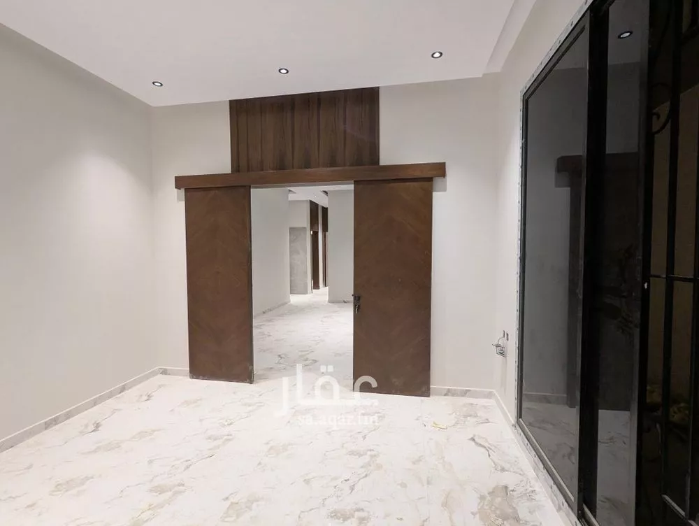 4 bedroom floor in Badr 8