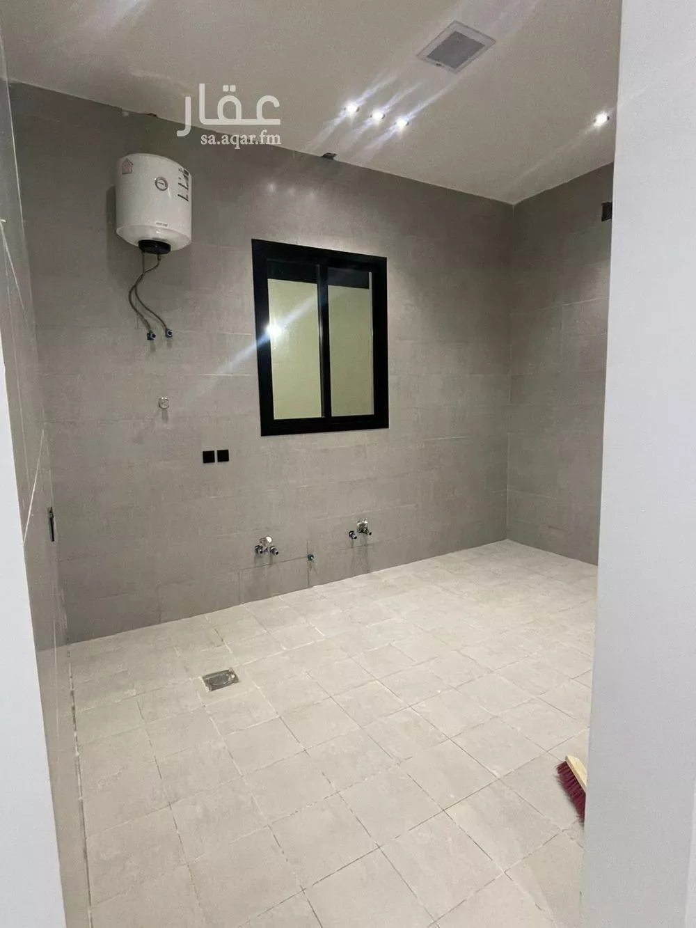 3 bedroom floor in Al Janadriyah 6