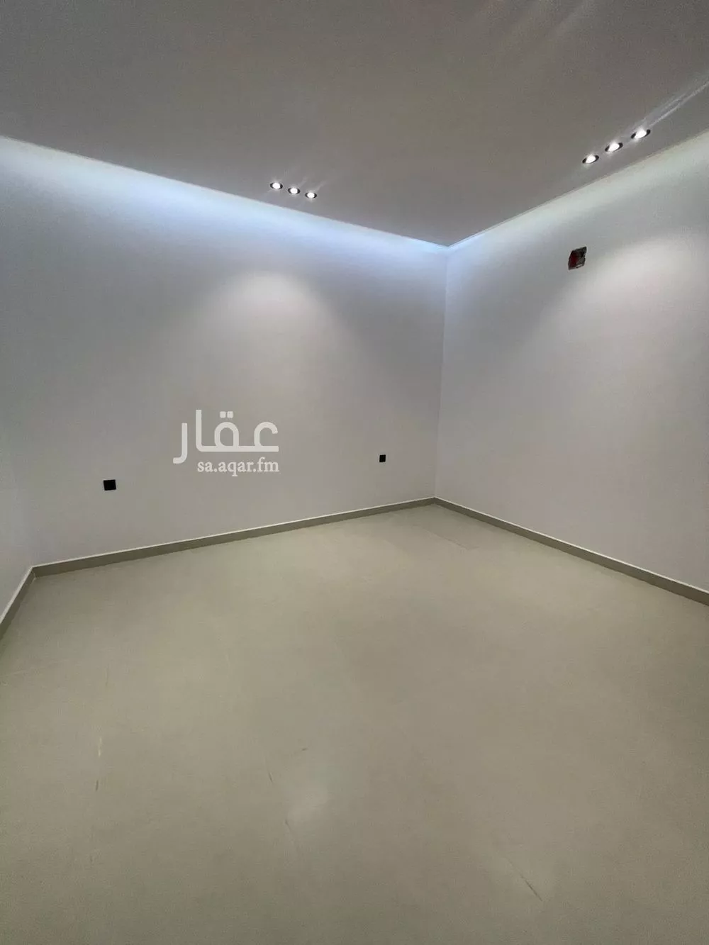 3 bedroom floor in Al Janadriyah 10
