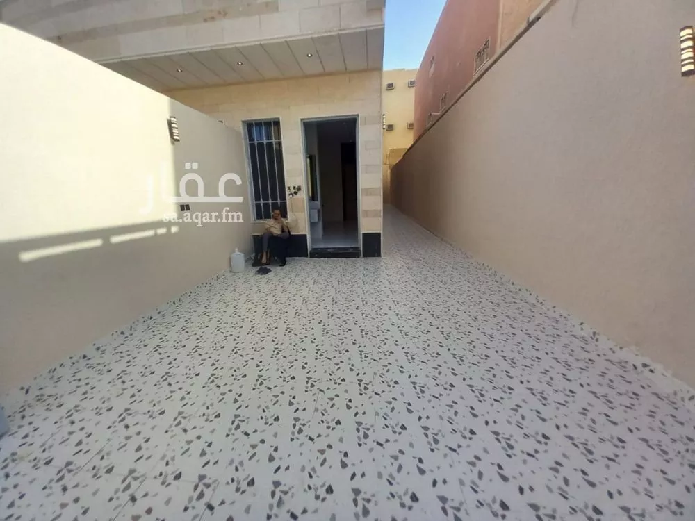 3 bedroom floor in Al Uraija Al Gharbiyah 17