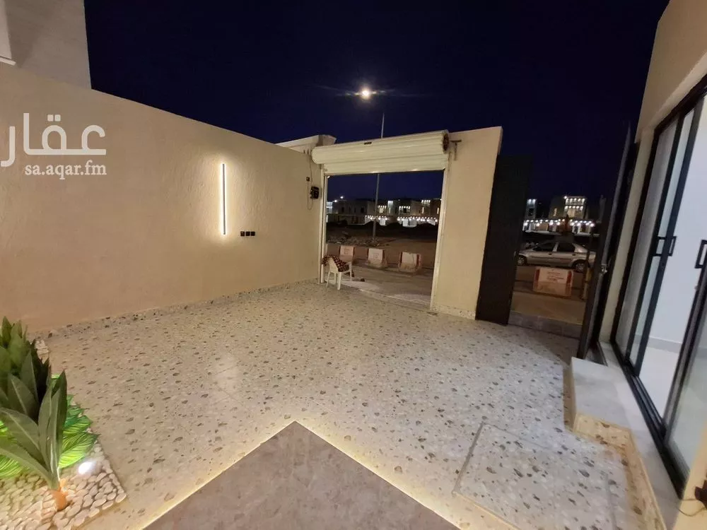 4 bedroom floor in Al Janadriyah 2