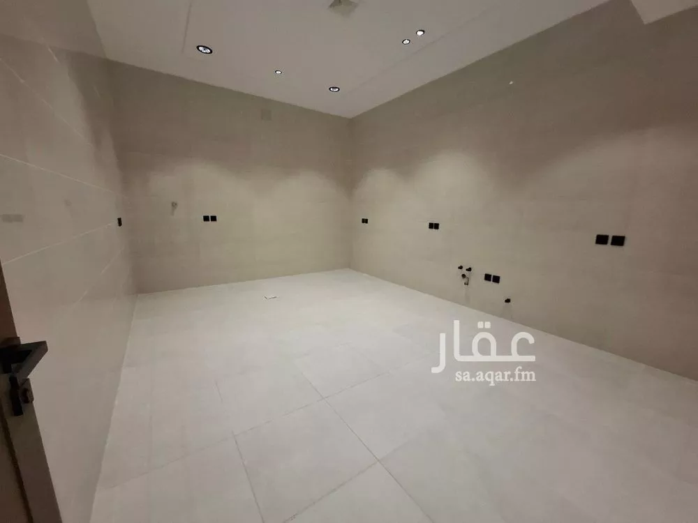 4 bedroom floor in Al Janadriyah 12