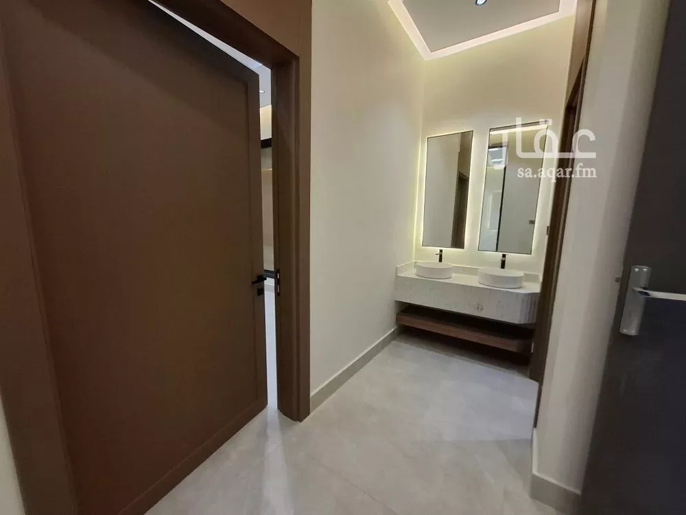 4 bedroom floor in Al Janadriyah 5
