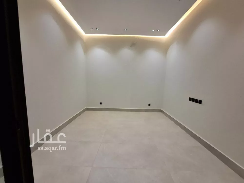 4 bedroom floor in Al Janadriyah 9