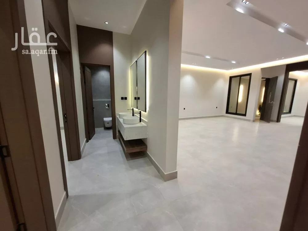 4 bedroom floor in Al Janadriyah 10