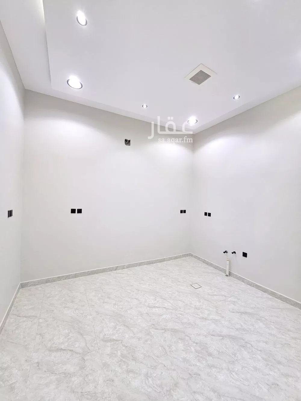3 bedroom floor in Dhahrat Namar 2