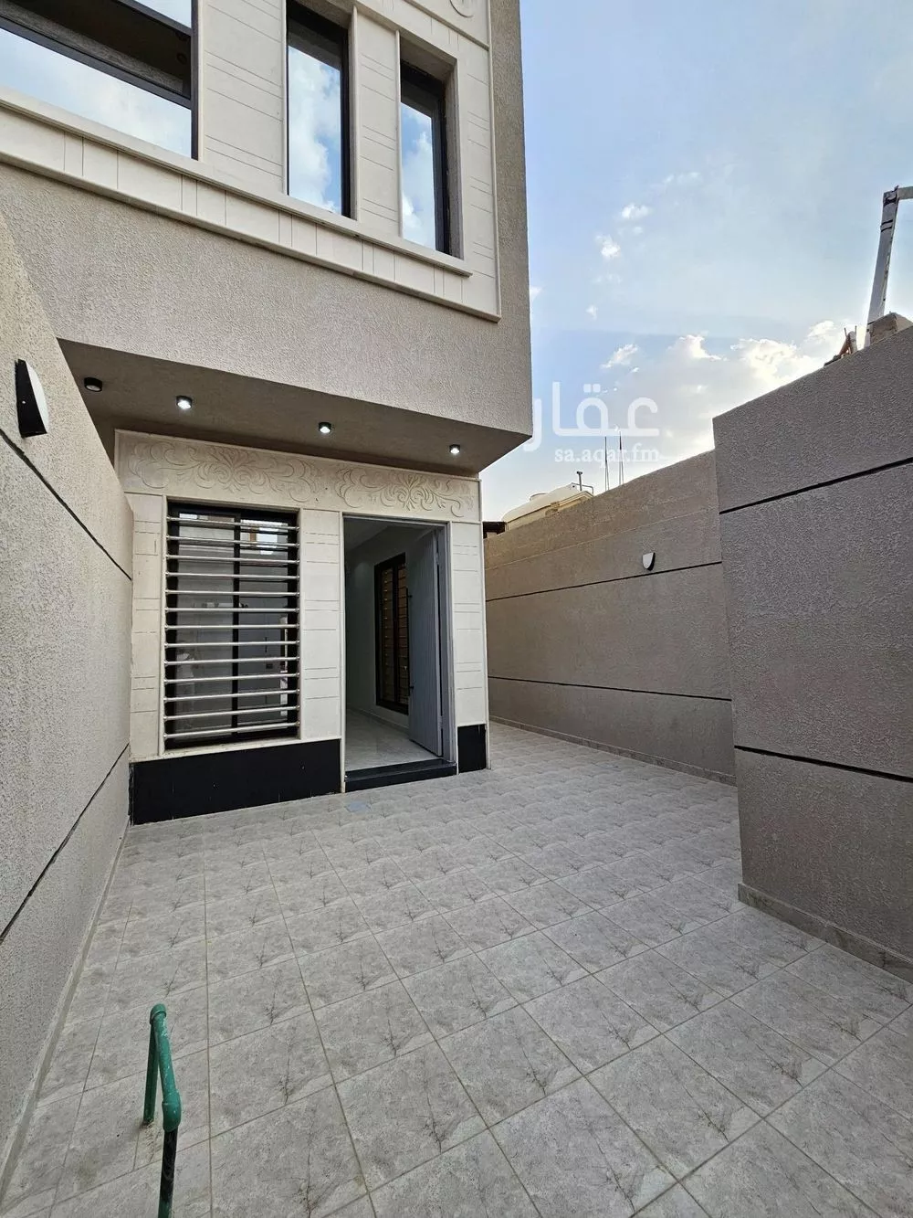 3 bedroom floor in Dhahrat Namar 4