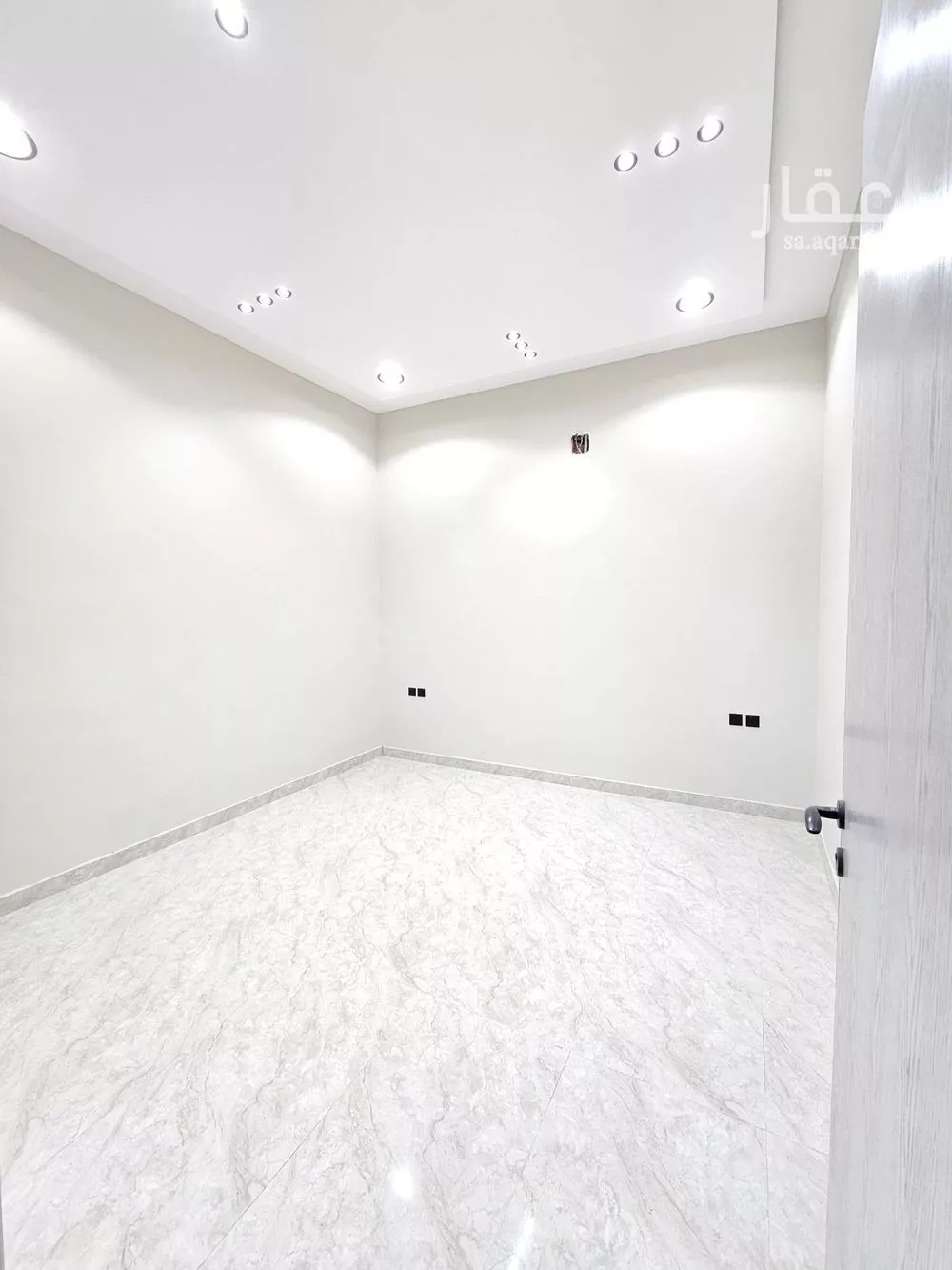 3 bedroom floor in Dhahrat Namar 7