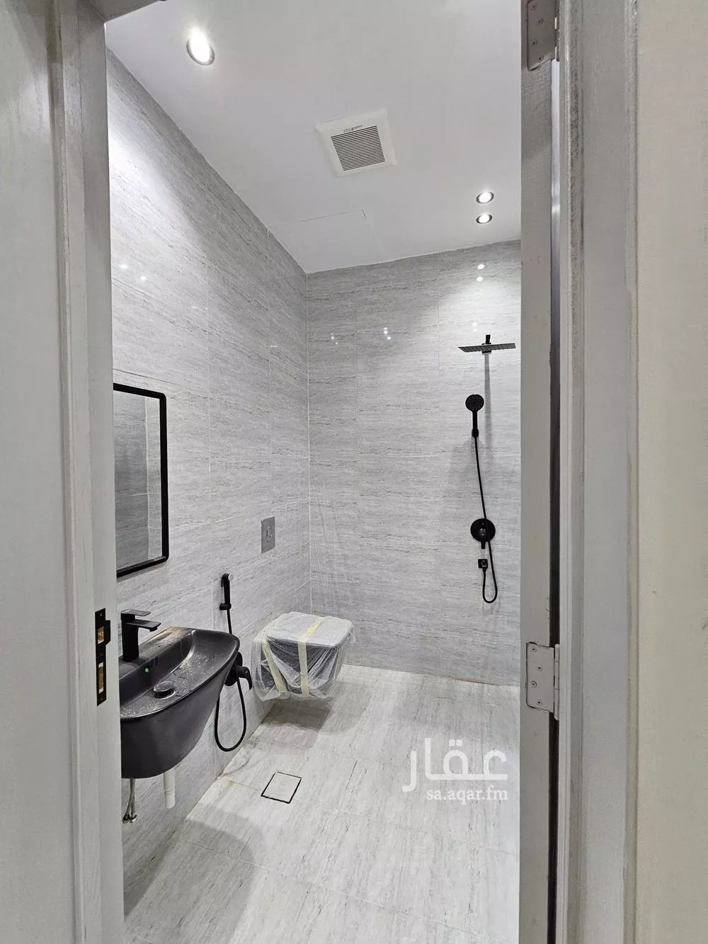 3 bedroom floor in Dhahrat Namar 8