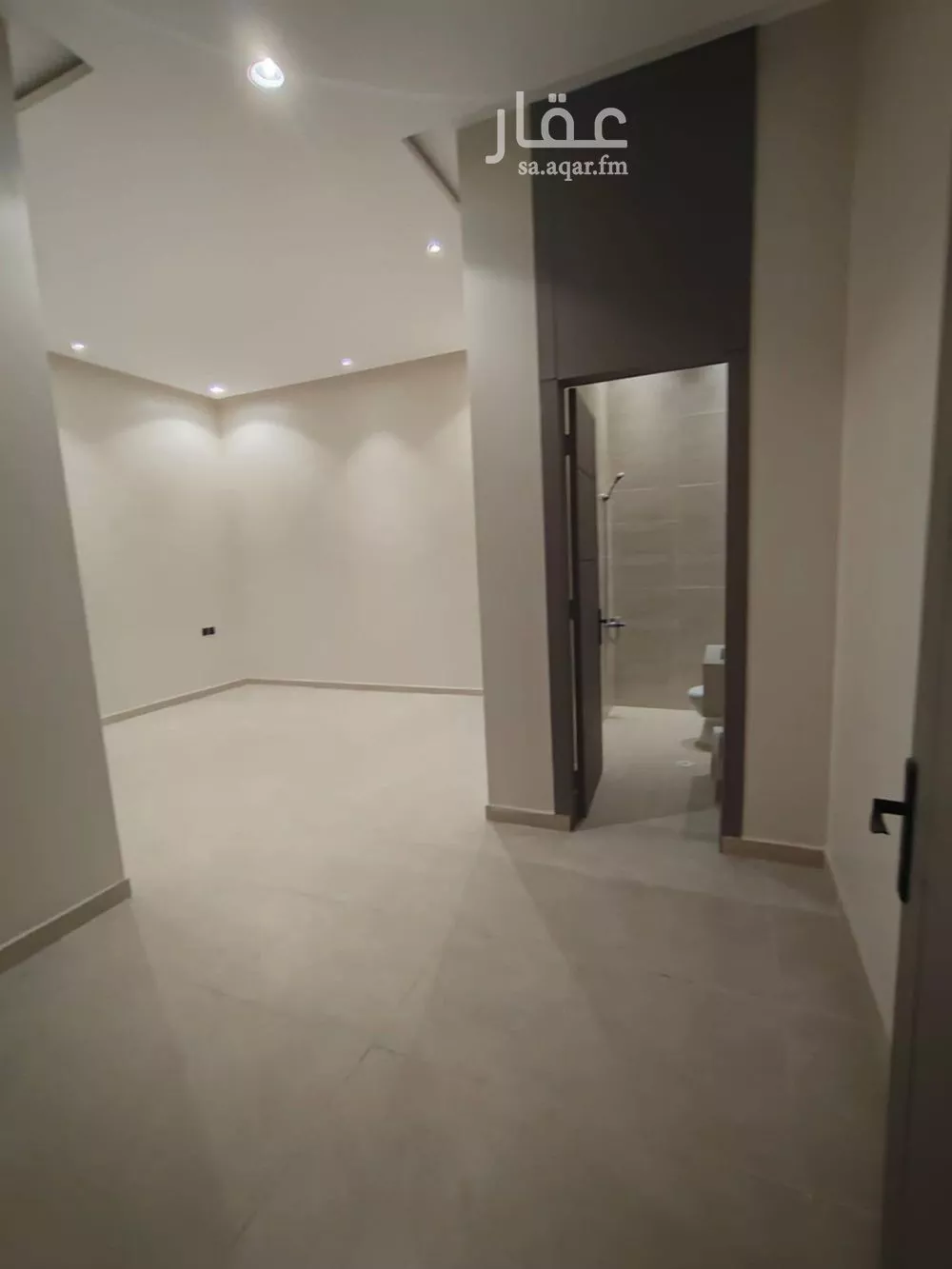 4 bedroom floor in Al Janadriyah 11