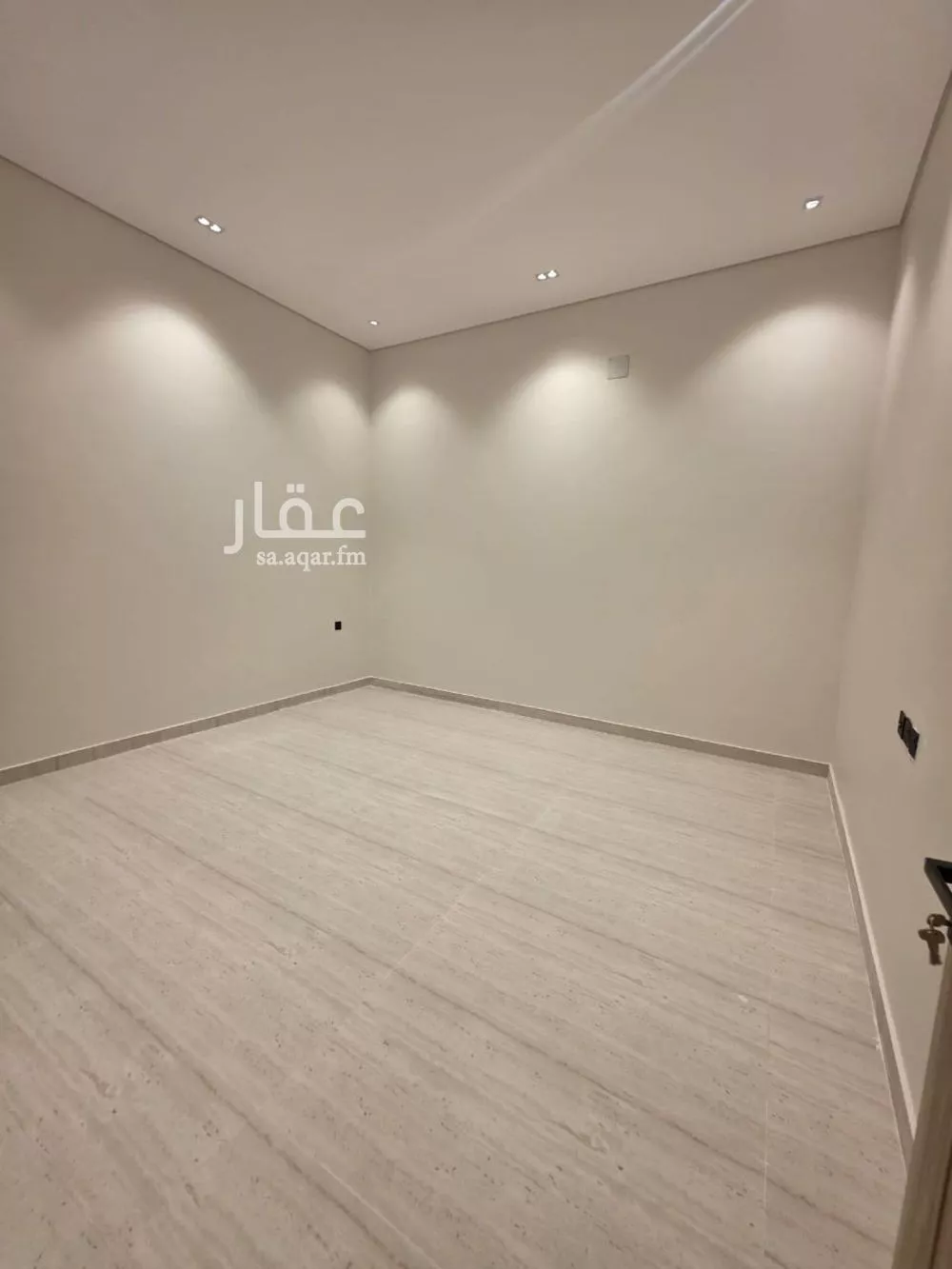 5 bedroom floor in Al Janadriyah 9