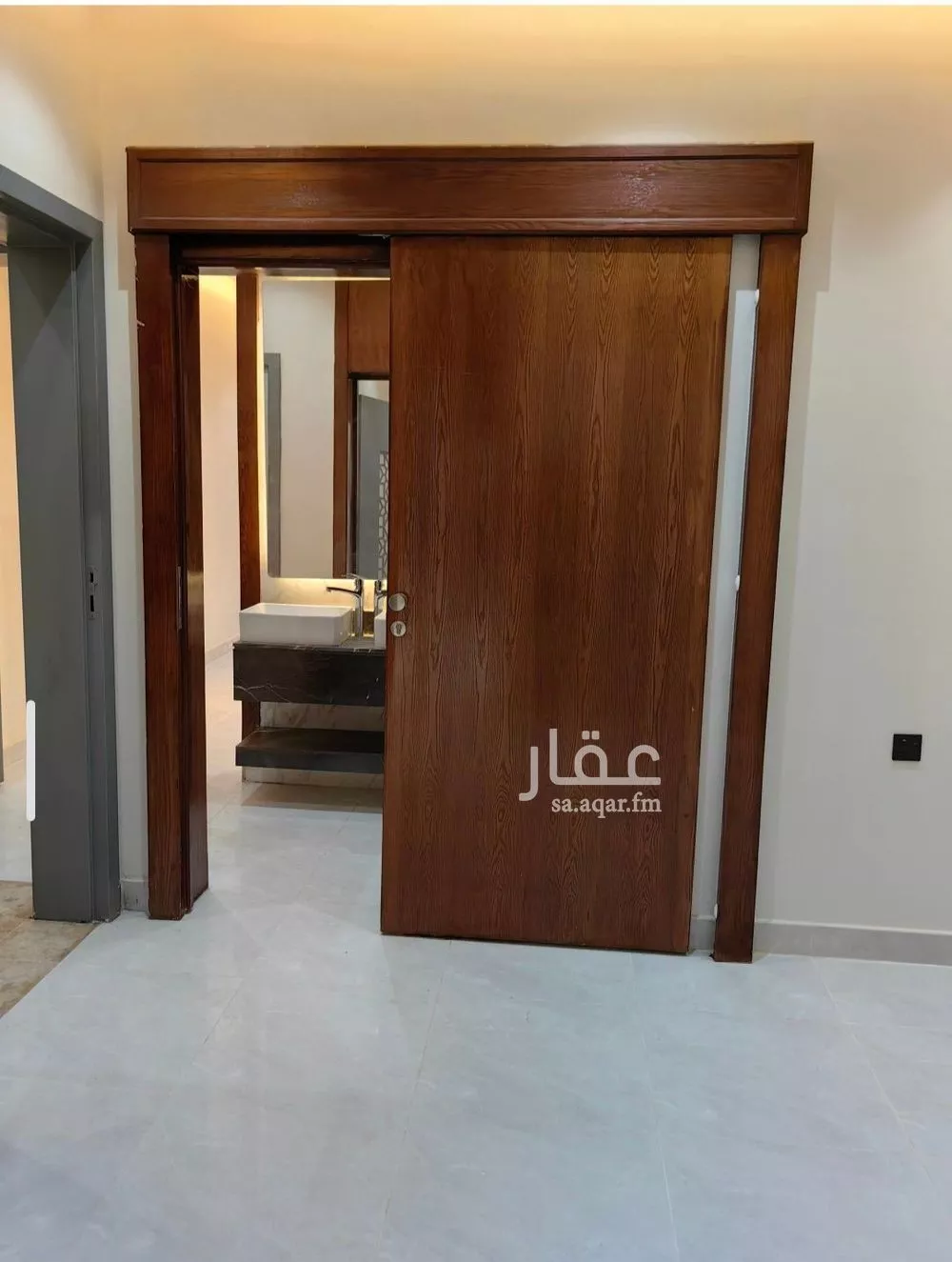 5 bedroom floor in Dahiat Namar 9
