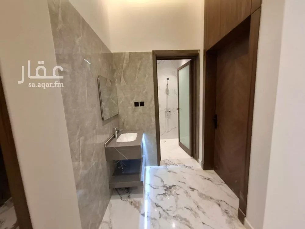6 bedroom floor in Badr 8