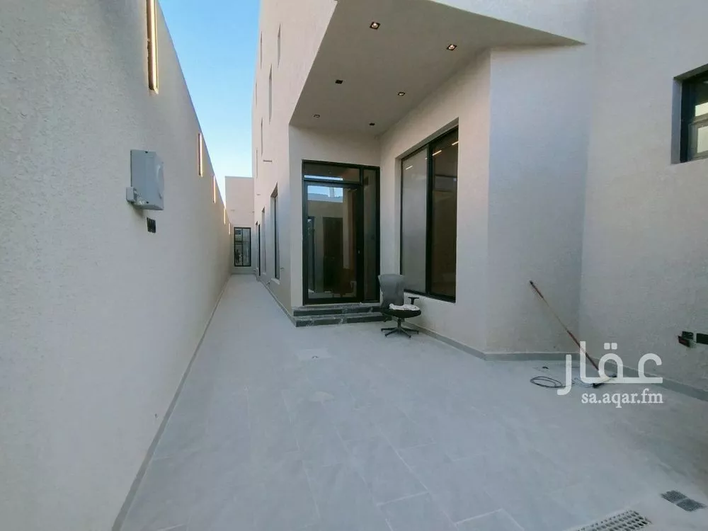 3 bedroom floor in Al Janadriyah 15