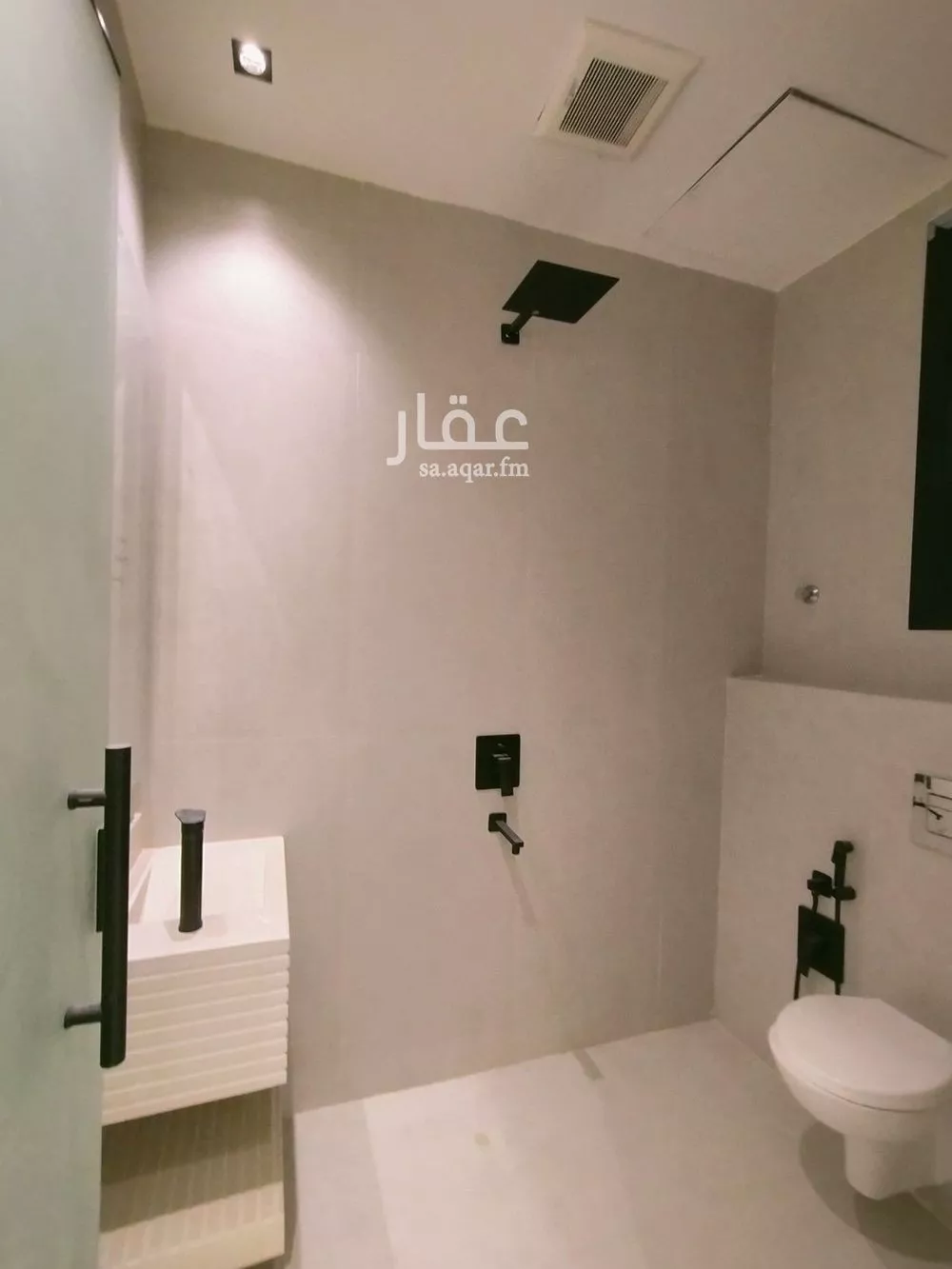 3 bedroom floor in Al Janadriyah 17