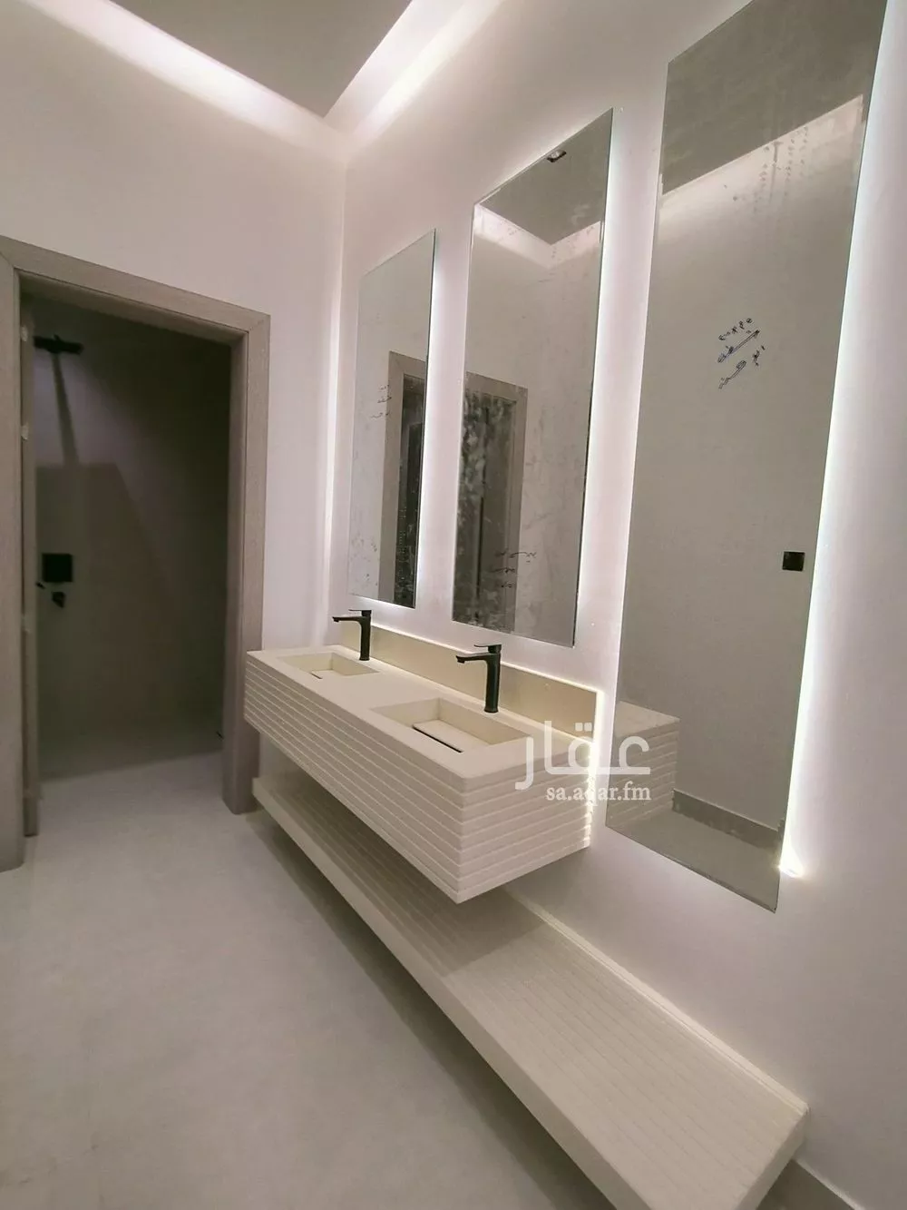 3 bedroom floor in Al Janadriyah 3
