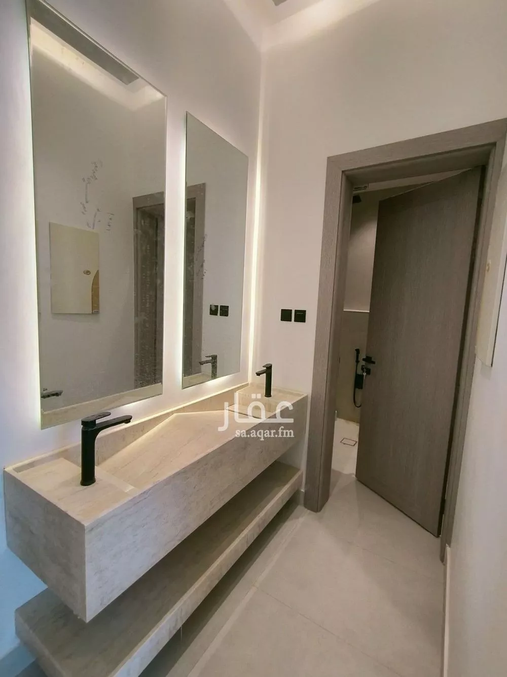 3 bedroom floor in Al Janadriyah 5