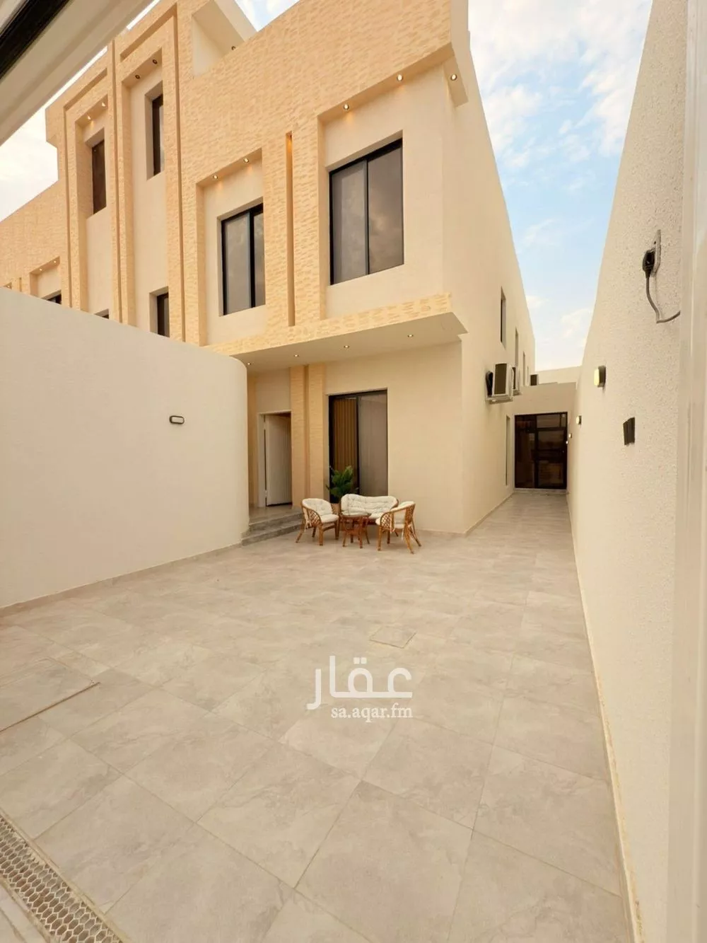 4 bedroom floor in Okaz 2