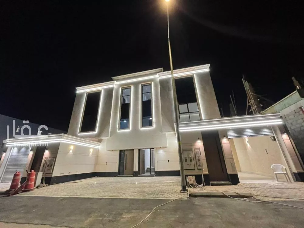 5 bedroom floor in Al Janadriyah 2