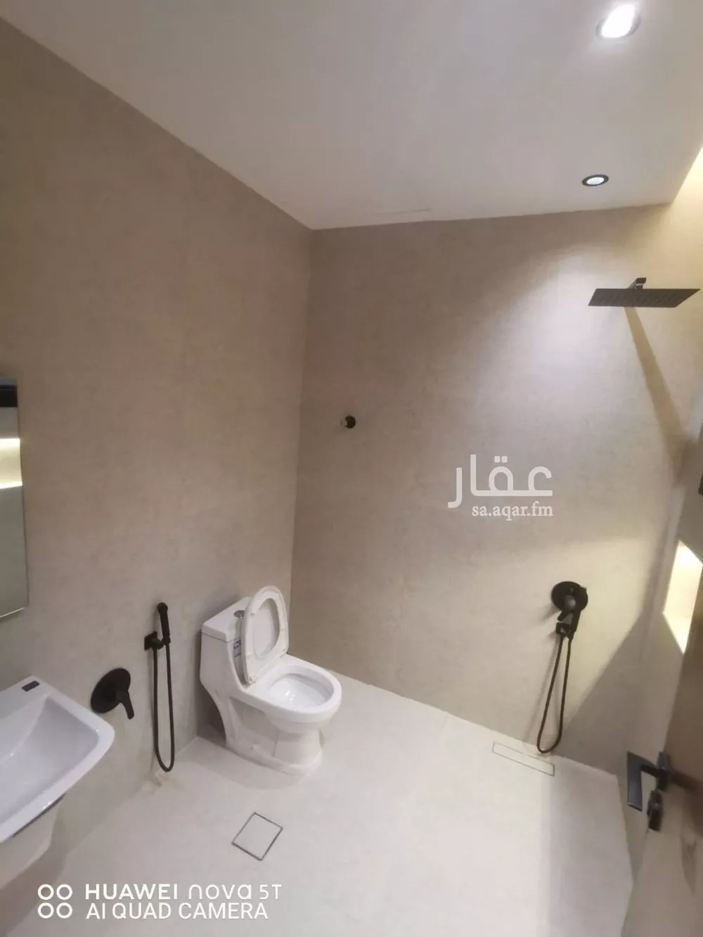 4 bedroom floor in Al Janadriyah 4