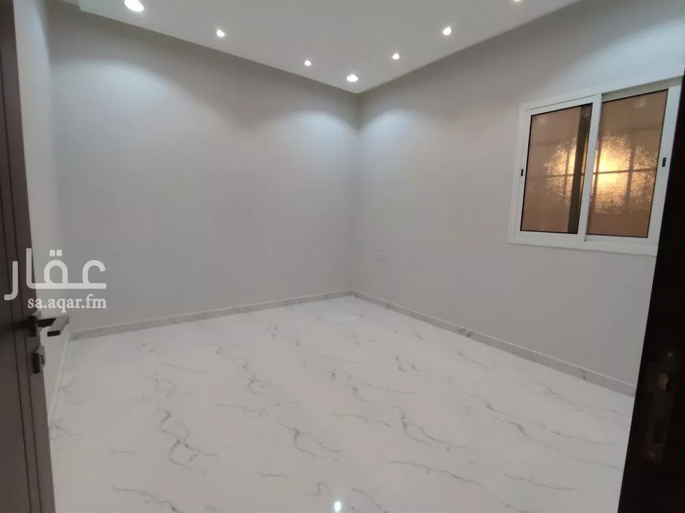 3 bedroom floor in Al Hazm 8