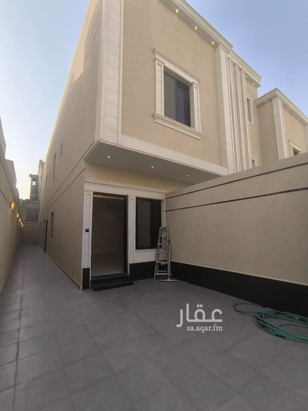 5 bedroom floor in Al Janadriyah 3