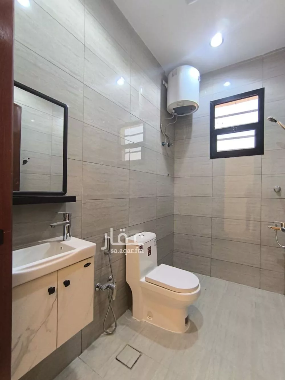 5 bedroom floor in Al Janadriyah 16