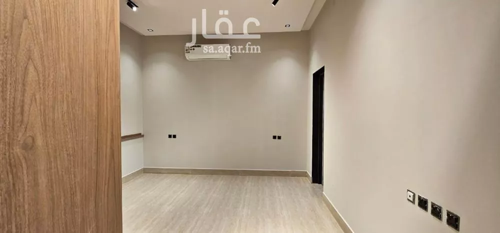 4 bedroom floor in Al Janadriyah 11