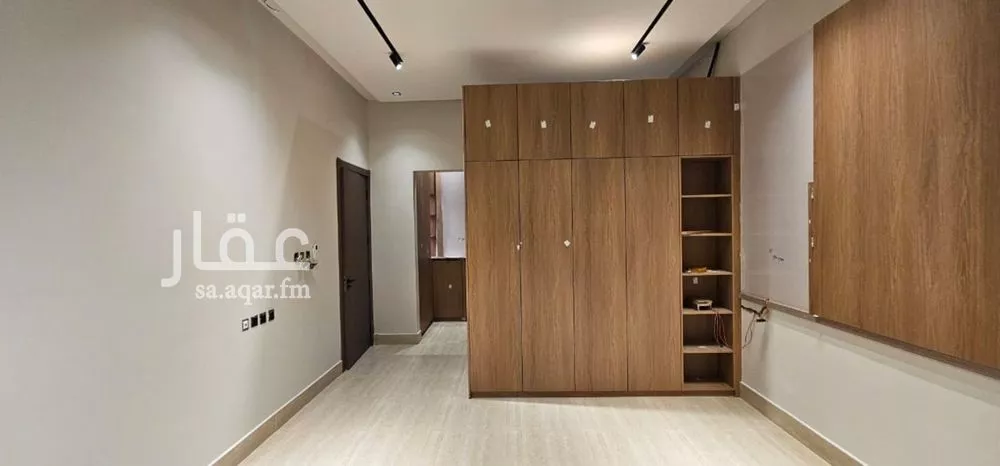 4 bedroom floor in Al Janadriyah 13