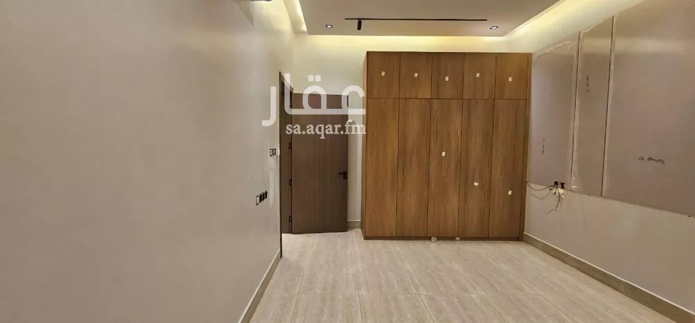 4 bedroom floor in Al Janadriyah 7