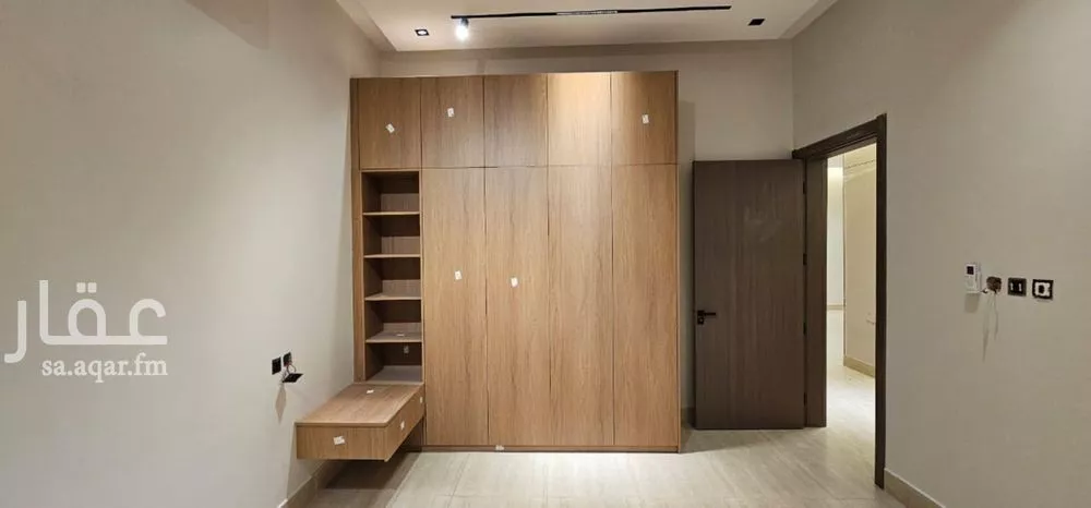 4 bedroom floor in Al Janadriyah 9