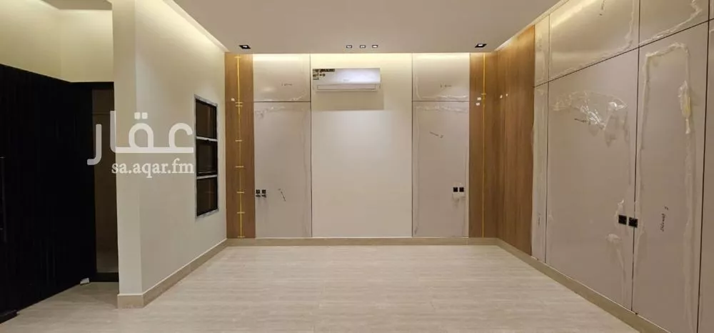 4 bedroom floor in Al Janadriyah 10