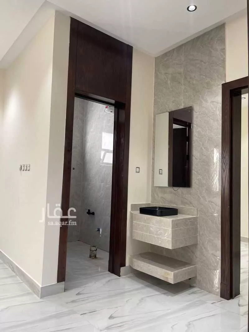 5 bedroom floor in Al Janadriyah 8