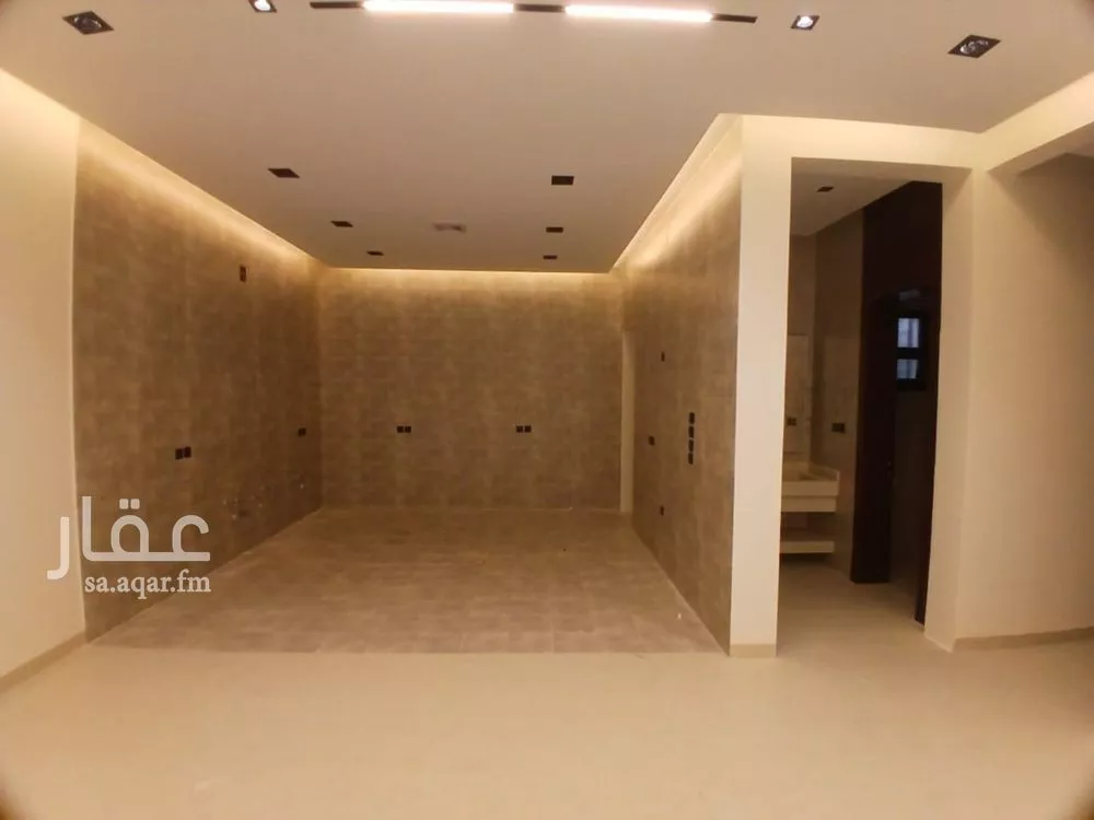 3 bedroom floor in Al Hazm 7