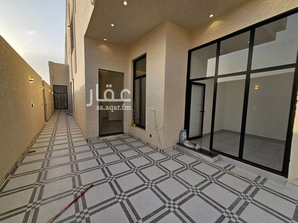 4 bedroom floor in Al Maizilah 12