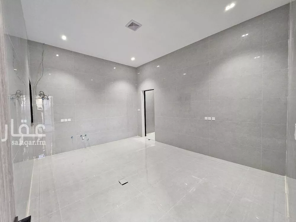 4 bedroom floor in Al Maizilah 9