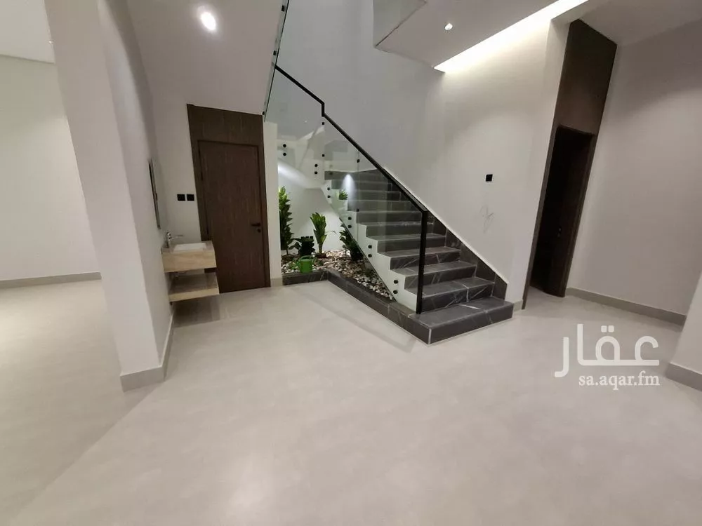 5 bedroom floor in Al Janadriyah 11