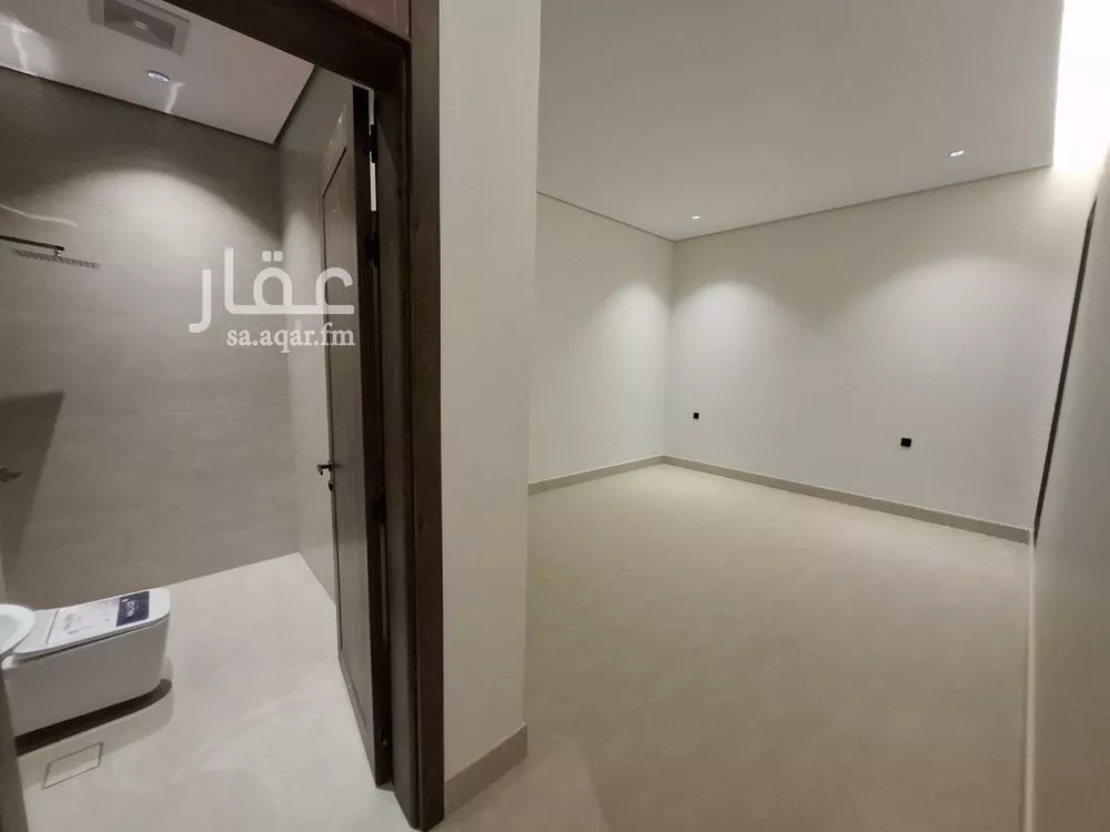 5 bedroom floor in Al Janadriyah 3